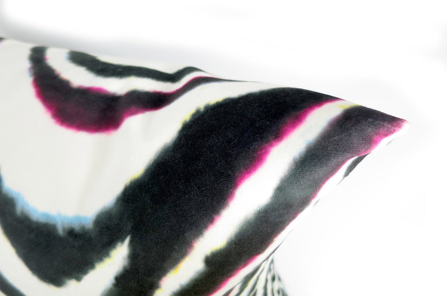 The Color Marble スペイン製起毛スエードタッチ カラーマーブルクッションカバー 50×50cm - HOUSE OF JAPAN Shop