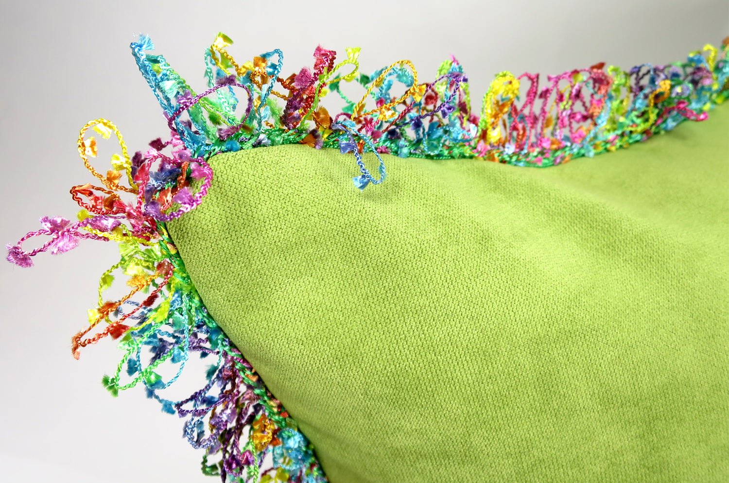 The Colorful Fringe 花畑カラフルフリンジクッション ライムグリーン 50×30cm 中材付 - HOUSE OF JAPAN Shop