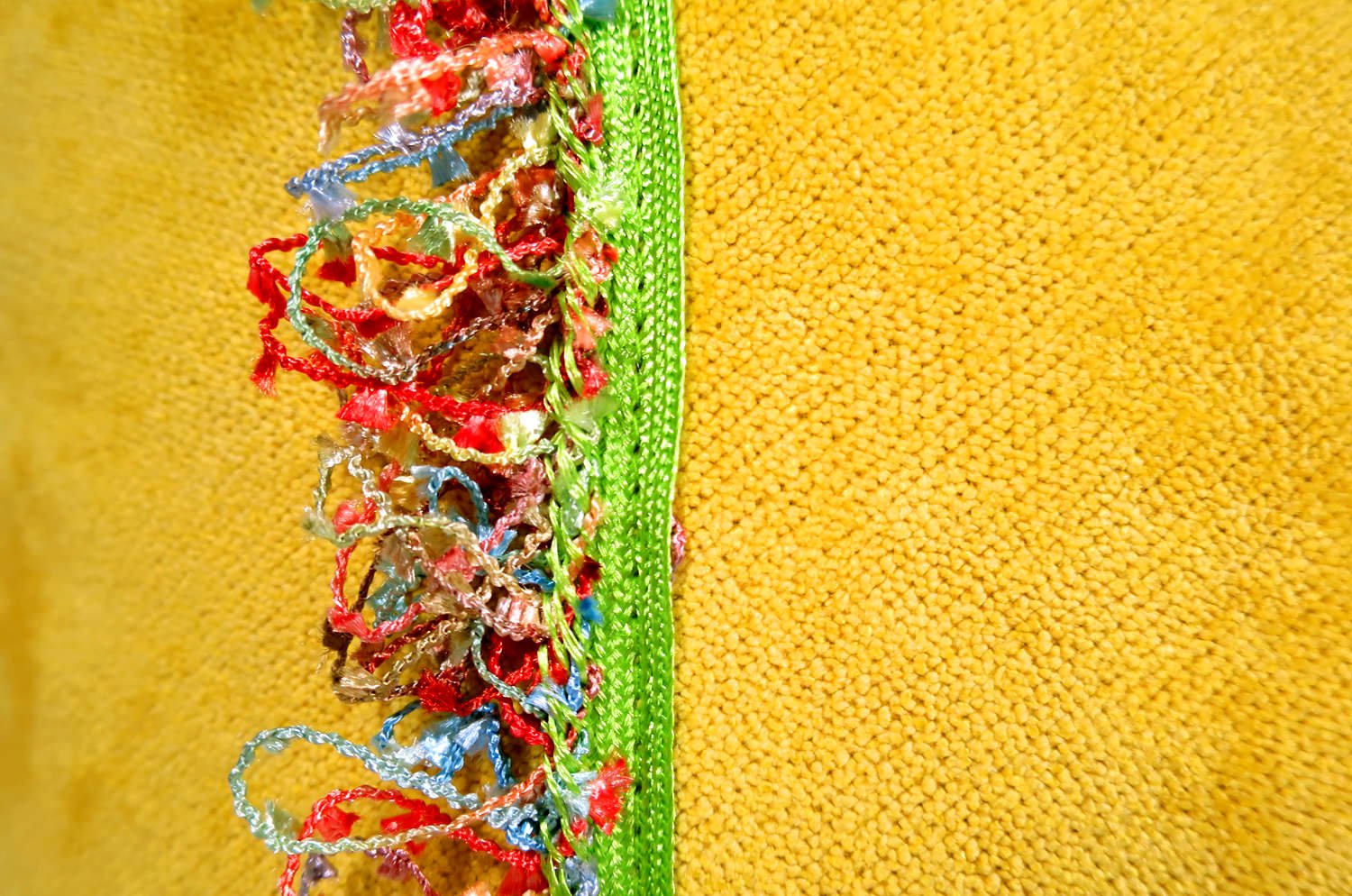 The Colorful Fringe 花畑カラフルフリンジクッション イエロー 66×38cm 中材付 - HOUSE OF JAPAN Shop