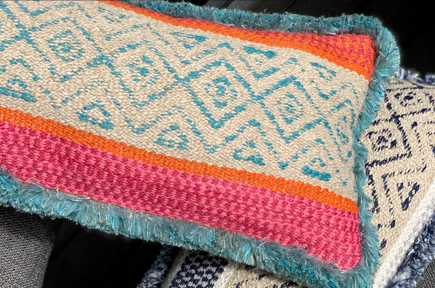 The CONDOR Pampas Teal Cocktail Cuban アンドリューマーチン クッション 58×27cm 中材付 - HOUSE OF JAPAN Shop