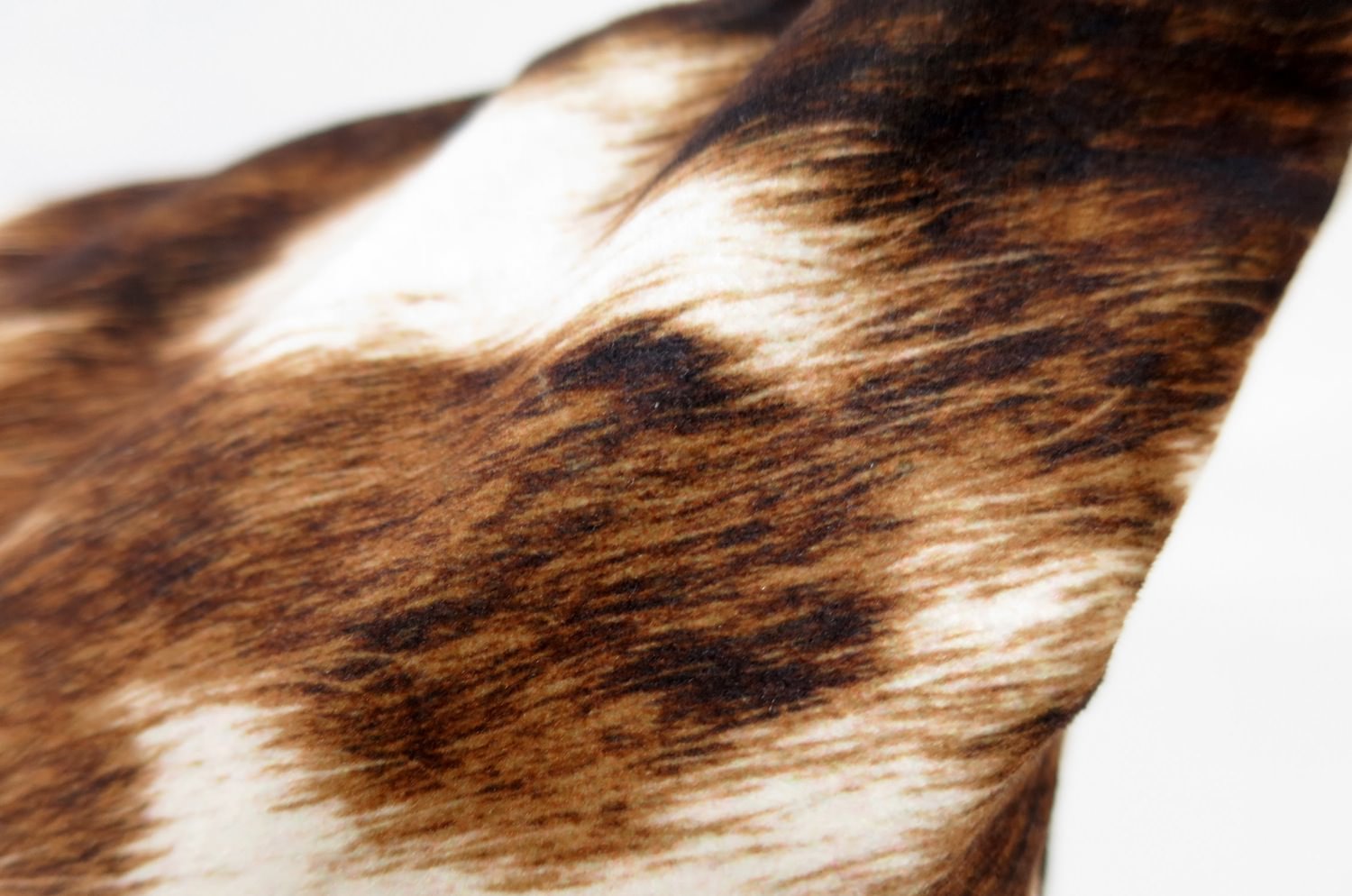 The Cow スペイン製起毛スエードタッチ 牛柄クッション ライトブラウン 45×30cm 中材付 - HOUSE OF JAPAN Shop