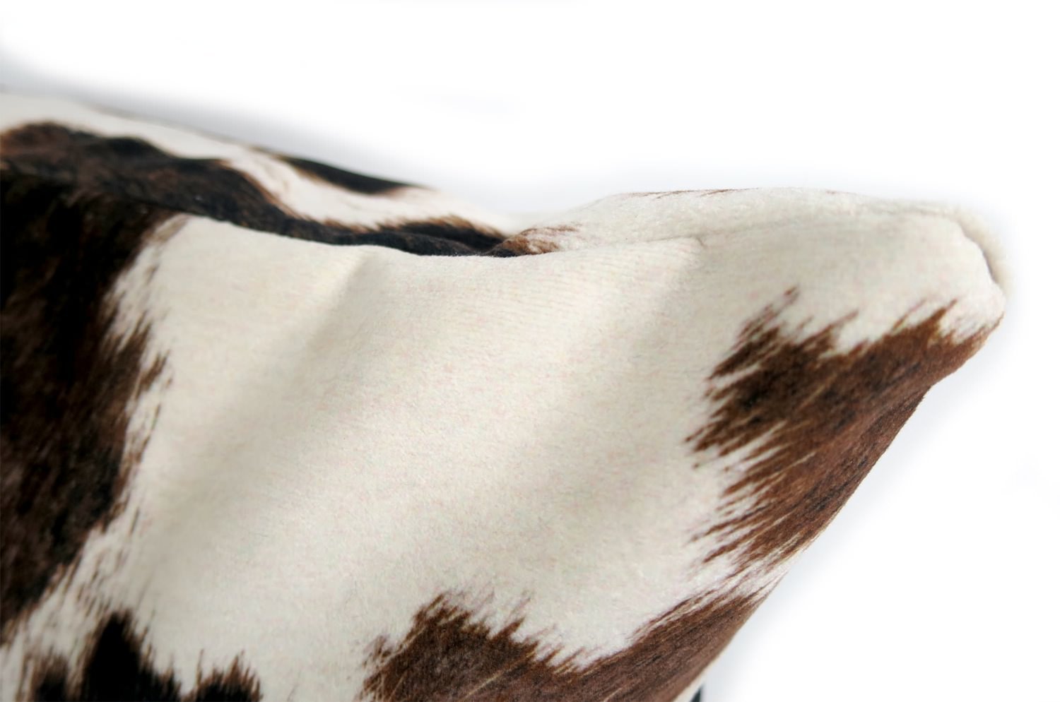 The Cow スペイン製起毛スエードタッチ 牛柄クッション ブラウン 45×30cm 中材付 - HOUSE OF JAPAN Shop