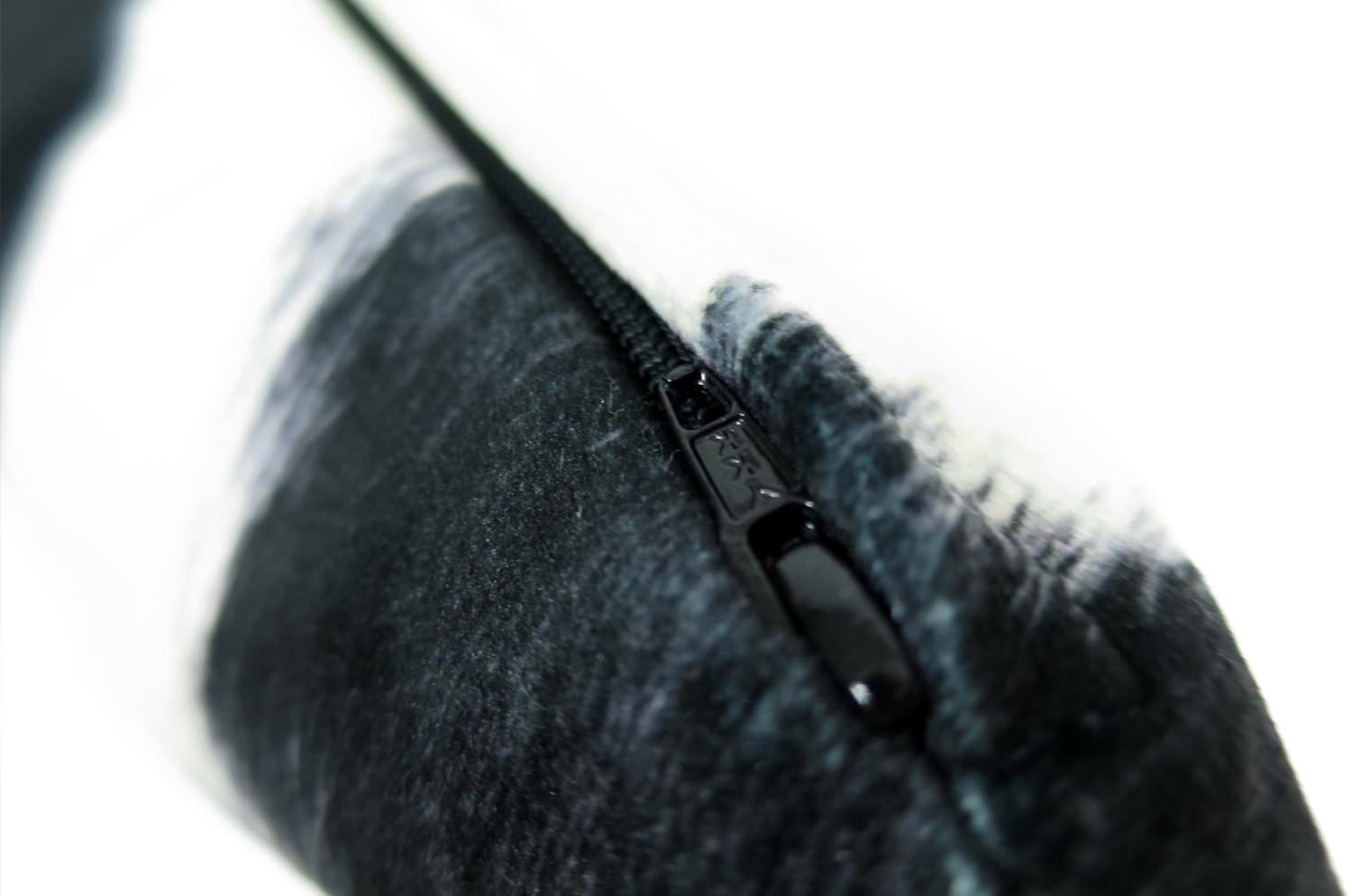 The Cow スペイン製起毛スエードタッチ 牛柄クッション ブラック 45×30cm 中材付 - HOUSE OF JAPAN Shop