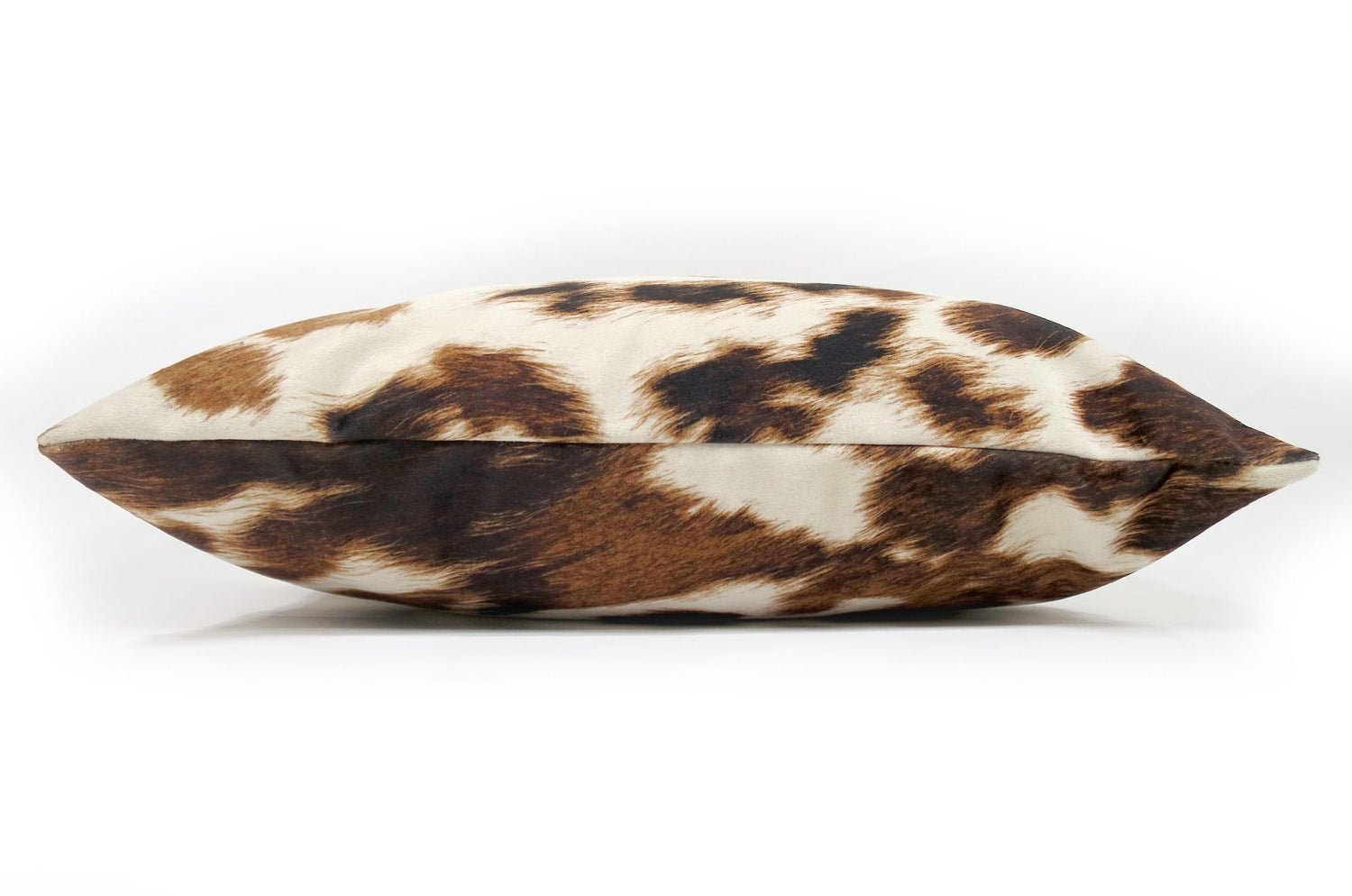 The Cow スペイン製起毛スエードタッチ 牛柄クッション ライトブラウン 45×30cm 中材付 - HOUSE OF JAPAN Shop