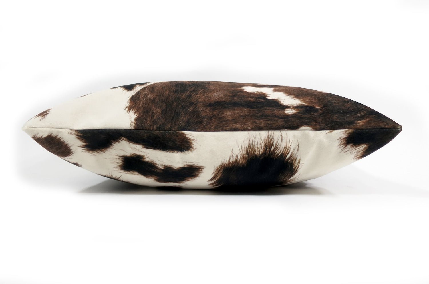 The Cow スペイン製起毛スエードタッチ 牛柄クッション ブラウン 45×30cm 中材付 - HOUSE OF JAPAN Shop