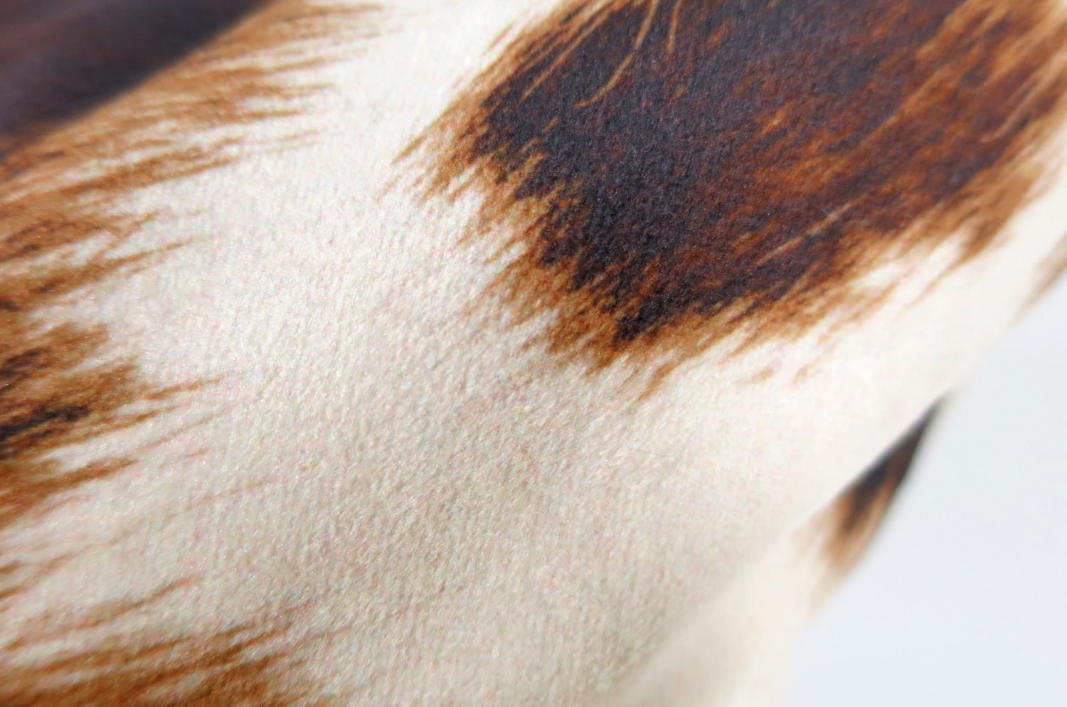 The Cow スペイン製起毛スエードタッチ 牛柄クッションカバー ライトブラウン 45×45cm - HOUSE OF JAPAN Shop