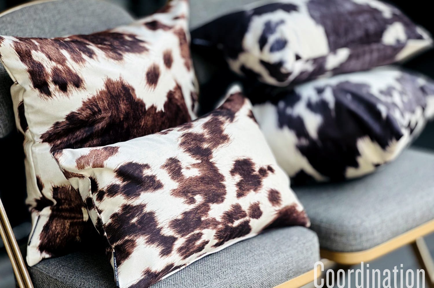 The Cow スペイン製起毛スエードタッチ 牛柄クッションカバー ブラック 45×45cm - HOUSE OF JAPAN Shop