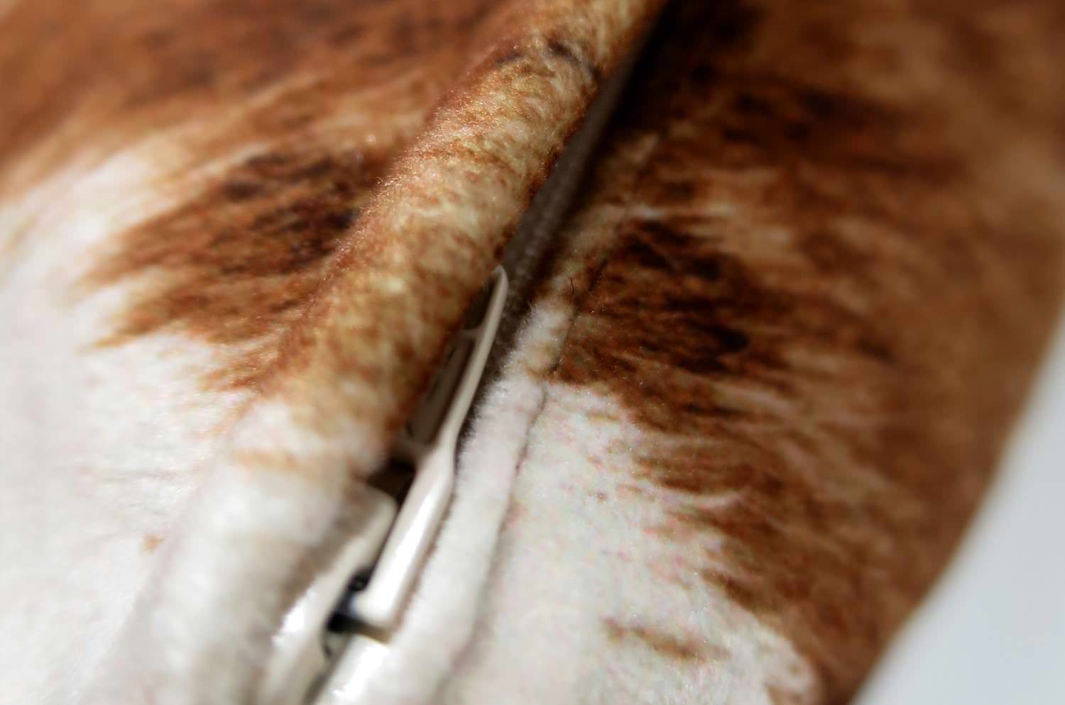 The Cow スペイン製起毛スエードタッチ 牛柄クッションカバー ライトブラウン 45×45cm - HOUSE OF JAPAN Shop