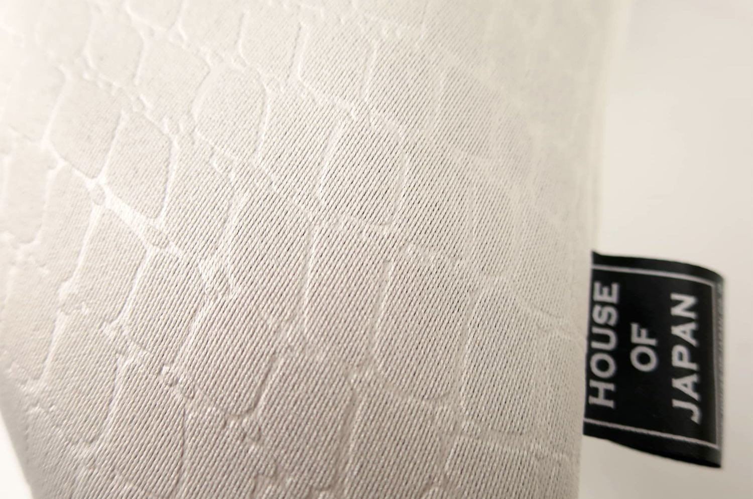 The Crocodile クロコ型押し柄クッションカバー ライトグレー 45×45cm - HOUSE OF JAPAN Shop