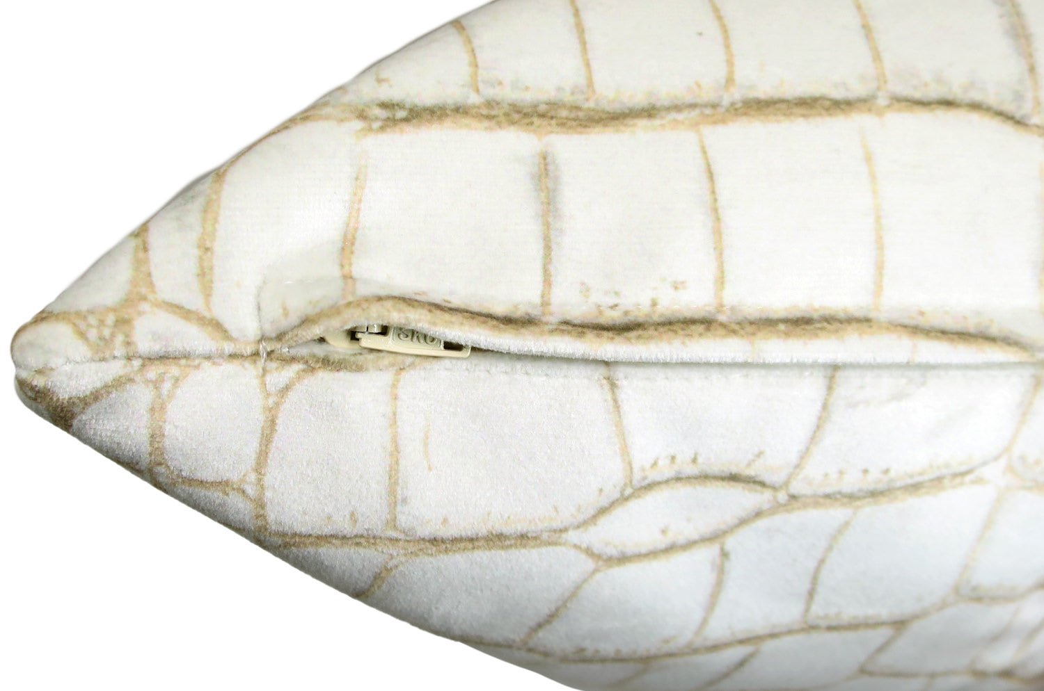 The Crocodile スペイン製 起毛スエード調 クロコダイル柄クッション (エクリュ) 50×30cm 中材付 - HOUSE OF JAPAN Shop