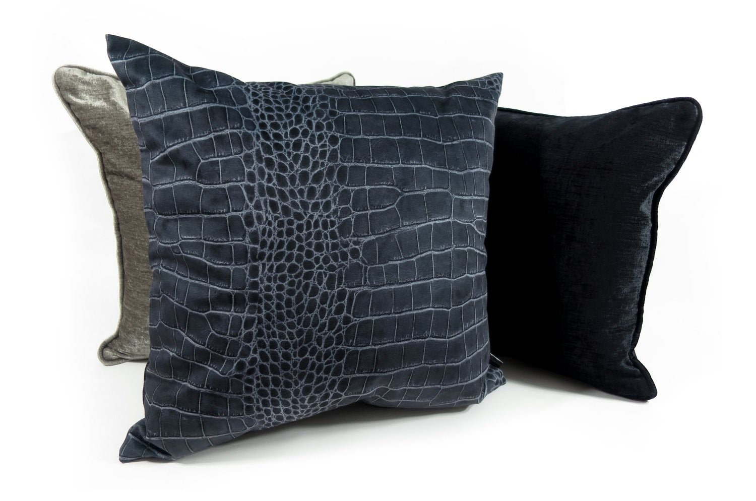 The Crocodile スペイン製起毛スエード調クロコ柄クッションカバー ブラック 50×50cm - HOUSE OF JAPAN Shop