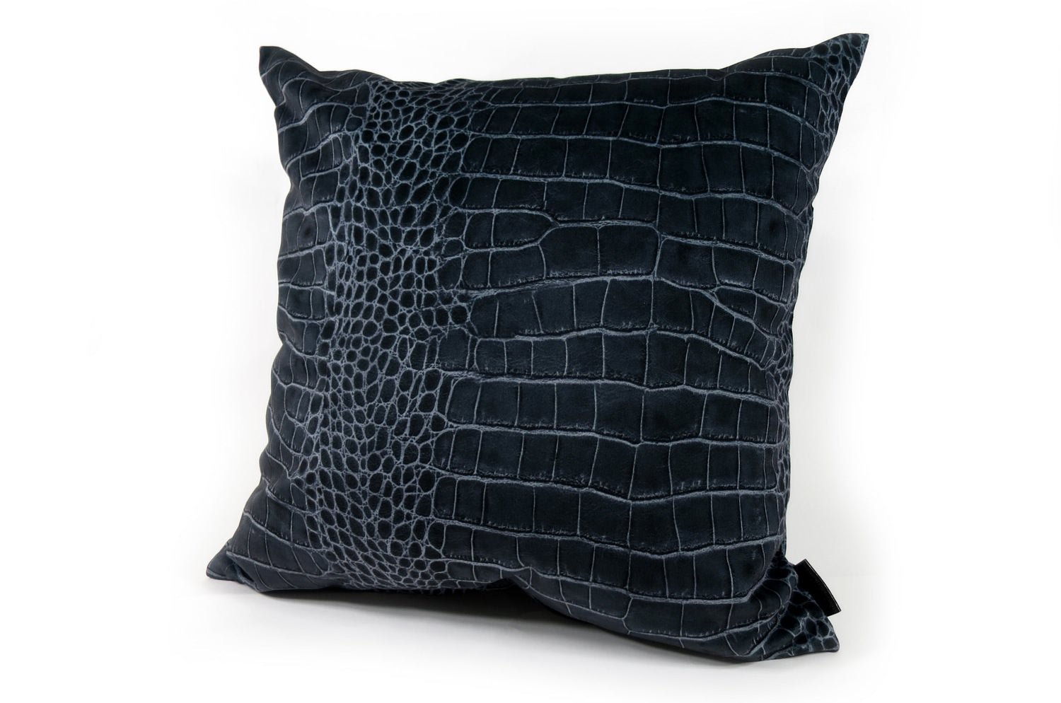 The Crocodile スペイン製起毛スエード調クロコ柄クッションカバー ブラック 50×50cm - HOUSE OF JAPAN Shop