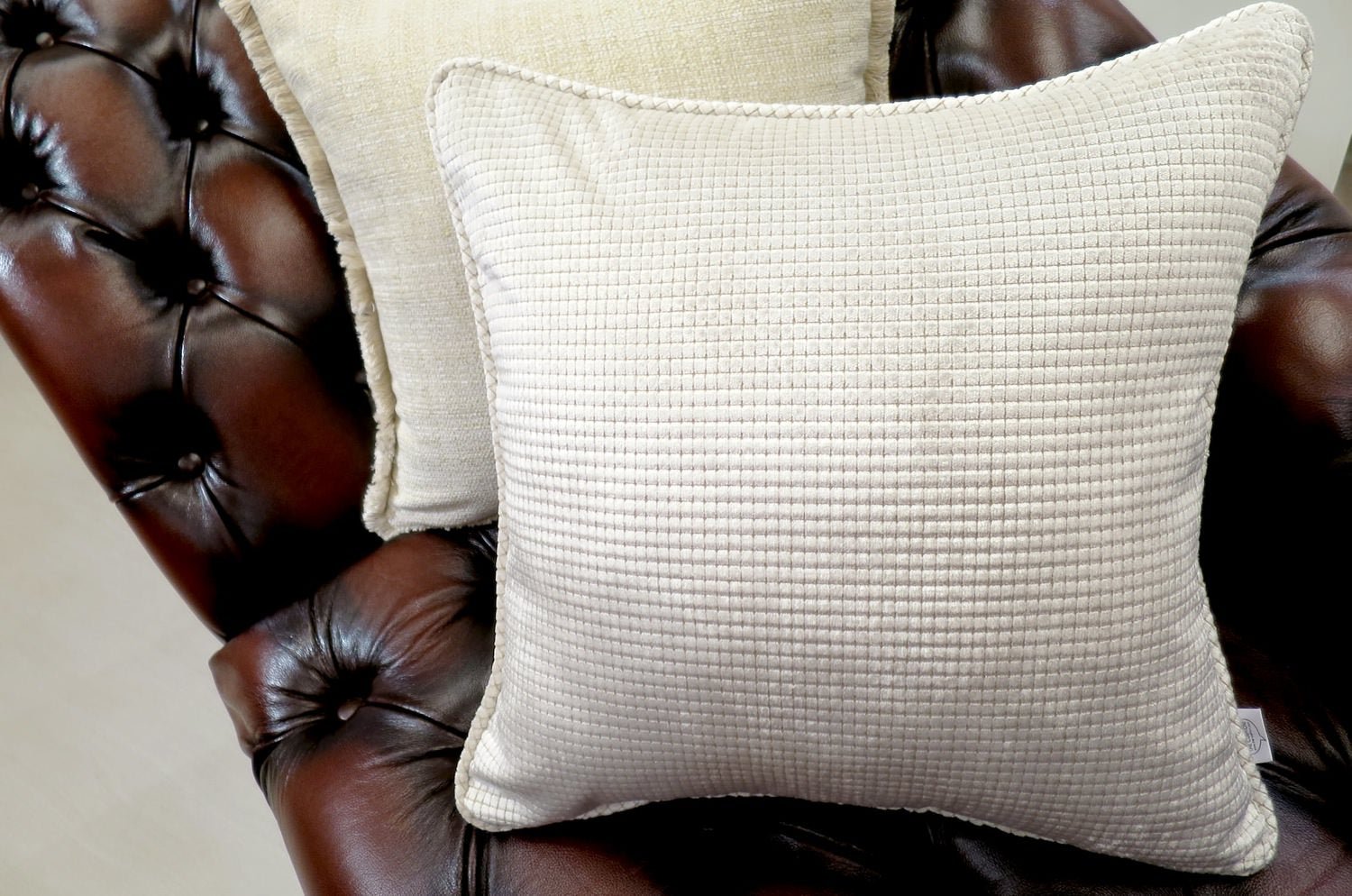 The Cut Velvet シャインカットベルベット パイピング付クッションカバー ホワイト 45×45cm - HOUSE OF JAPAN Shop