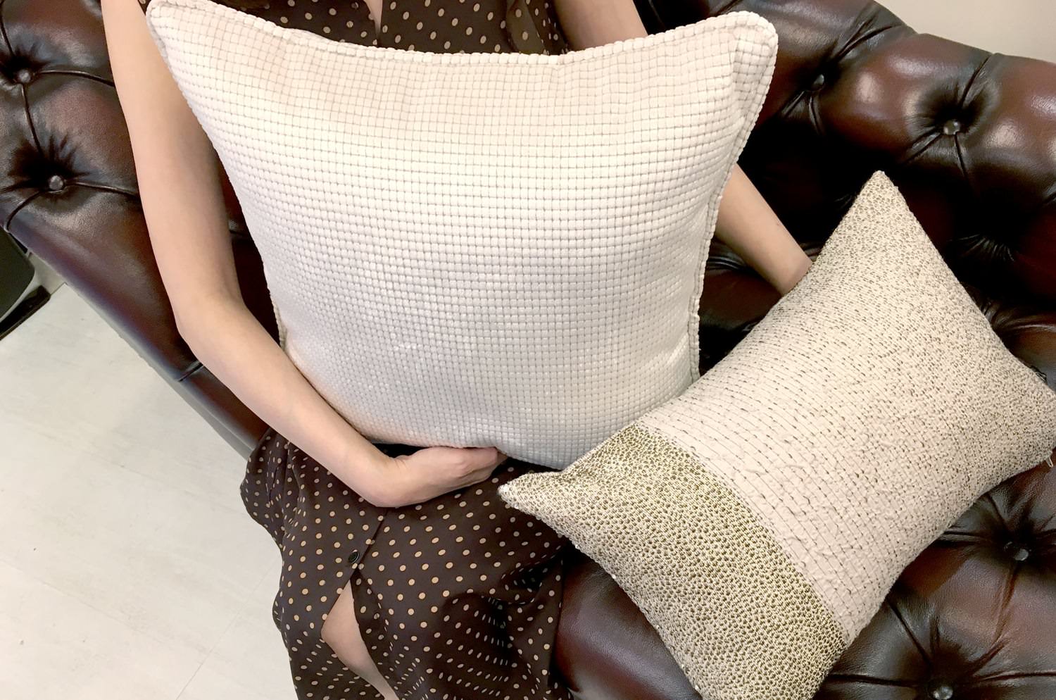 The Cut Velvet シャインカットベルベット パイピング付クッションカバー ホワイト 45×45cm - HOUSE OF JAPAN Shop