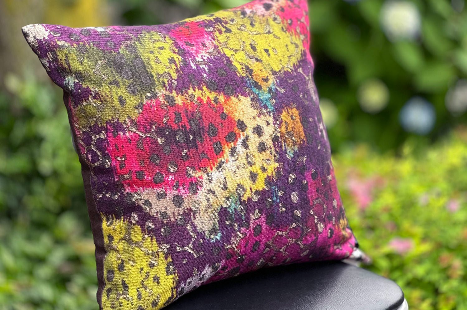 The DESIGNERS GUILD Palasini クッションカバー Damson 50×50cm - HOUSE OF JAPAN Shop