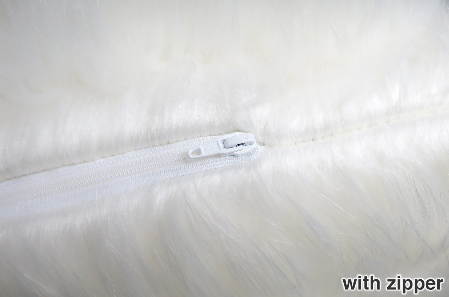 The EcoFur フォックス エコファー横長クッション ホワイト 60×38cm 中材付 - HOUSE OF JAPAN Shop