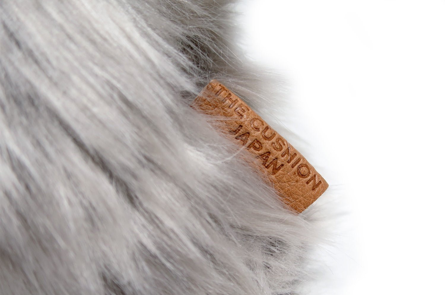 The EcoFur フォックス エコファー横長クッション シルバー 60×38cm 中材付 - HOUSE OF JAPAN Shop