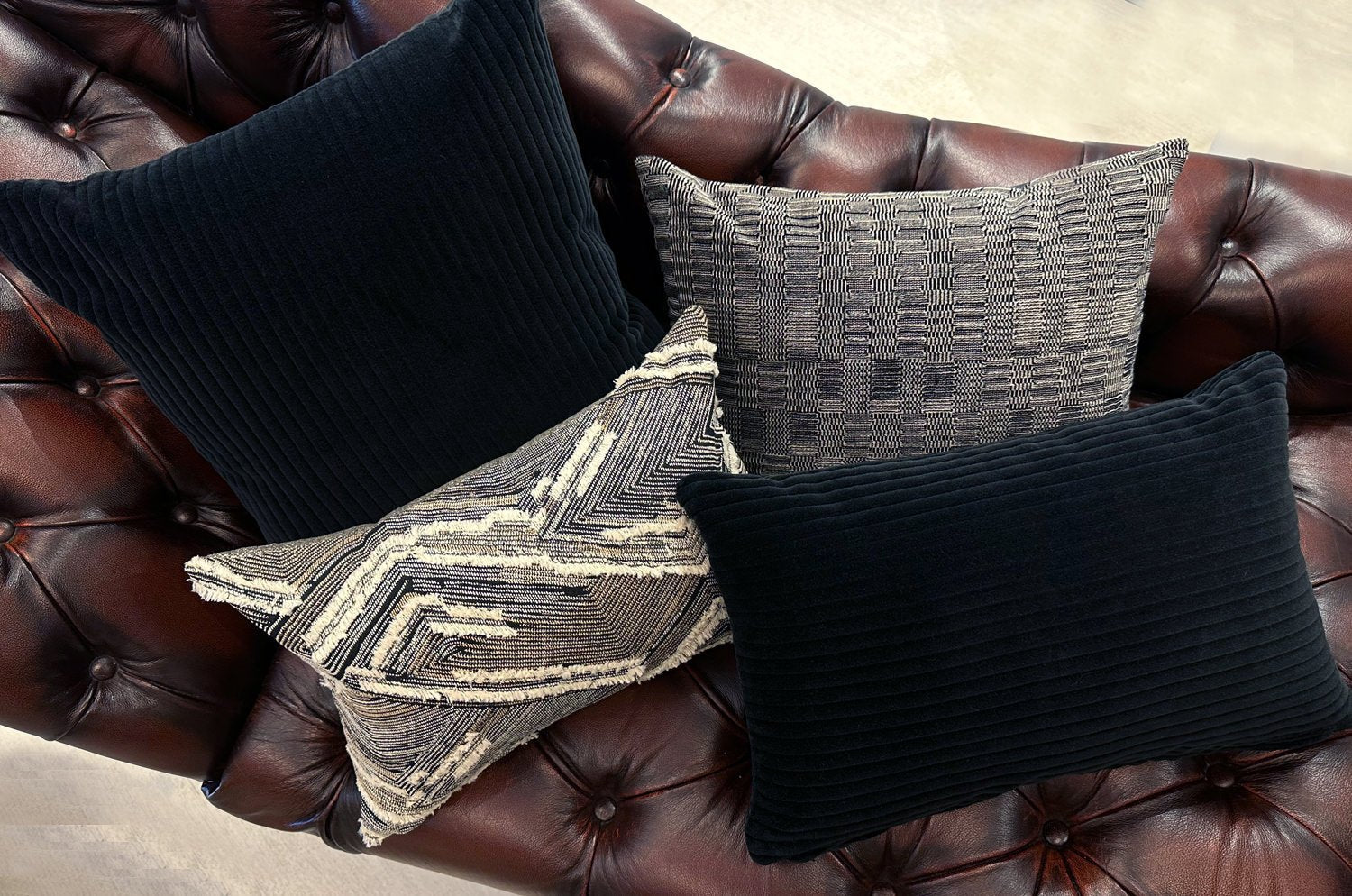 The EDGEMONT CORDUROY BLACK ラルフローレンファブリック コーデュロイクッション (ブラック) 48×30cm 中材付 - HOUSE OF JAPAN Shop