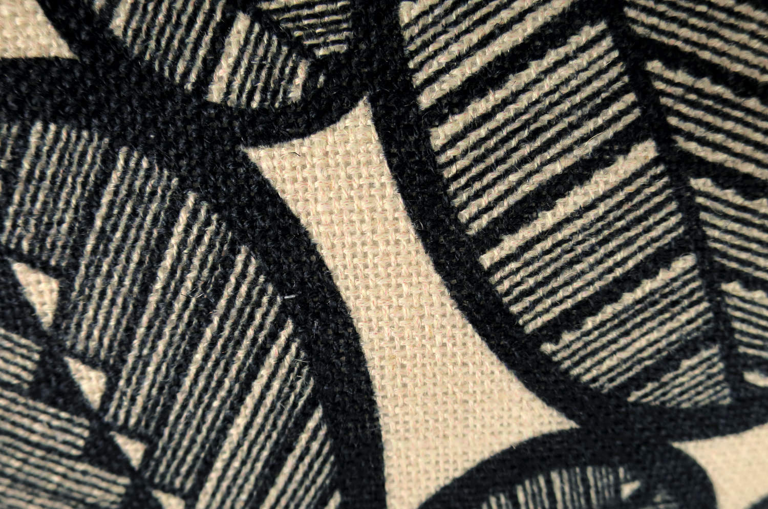 The FAO ファオ フレンチリネンキャンバス フォレストプリント クッション (ブラック&バニラ) 50×30cm 中材付 - HOUSE OF JAPAN Shop