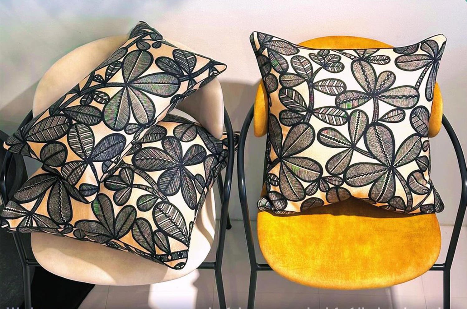 The FAO ファオ フレンチリネンキャンバス フォレストプリント クッション (ブラック&バニラ) 50×30cm 中材付 - HOUSE OF JAPAN Shop