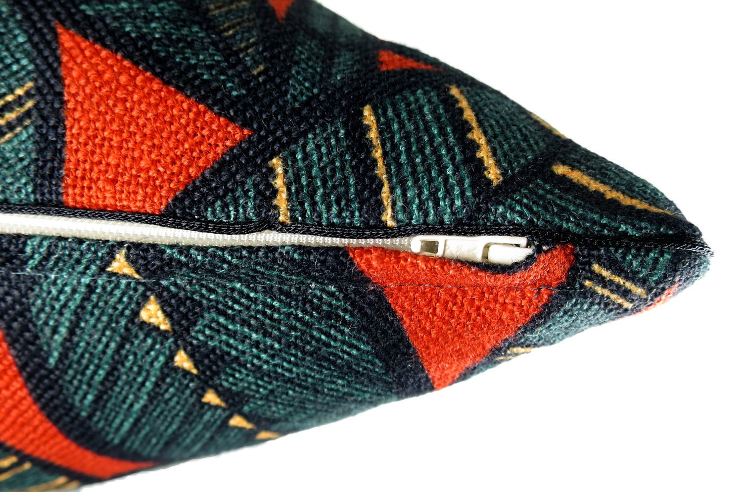 The FAO ファオ フレンチリネンキャンバス フォレストプリント クッションカバー (ブラック&レッド) 50×50cm - HOUSE OF JAPAN Shop