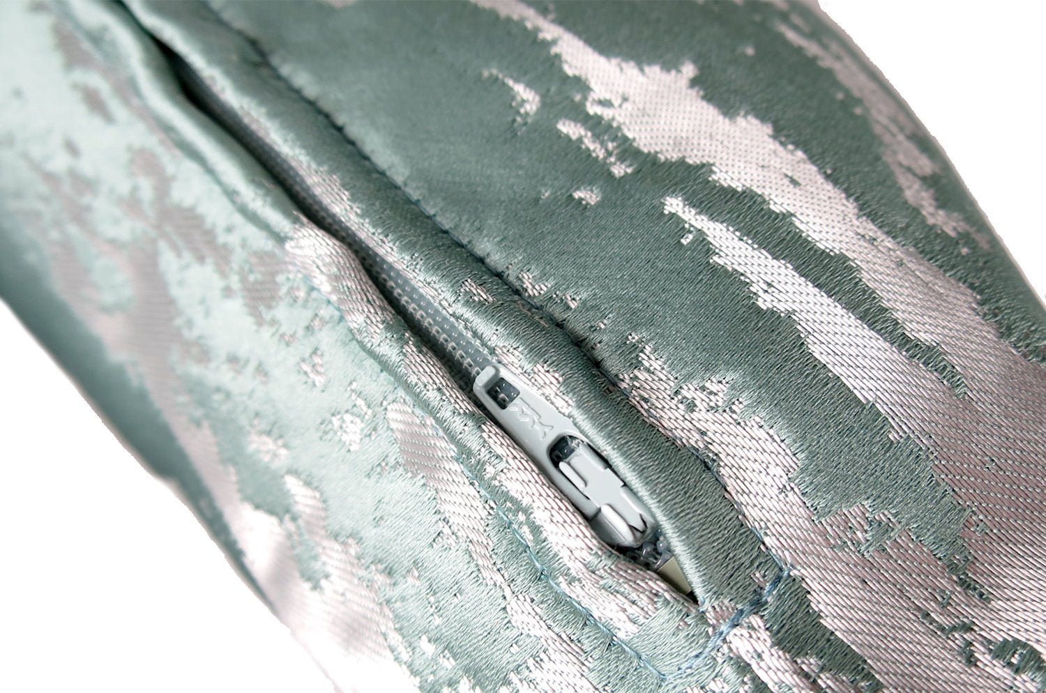 The FLAIR フレイ クッションカバー パウダースカイ 45×45cm - HOUSE OF JAPAN Shop