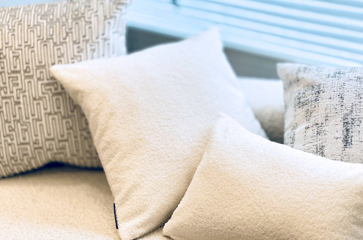 The Fluffy Boucle フラッフィーブークレ クッションカバー (ホワイト) 45×45cm - HOUSE OF JAPAN Shop
