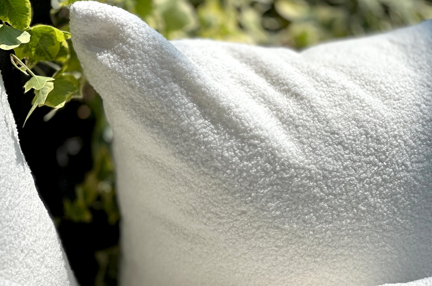 The Fluffy Boucle フラッフィーブークレ クッション (ホワイト) 50×35cm 中材付 - HOUSE OF JAPAN Shop