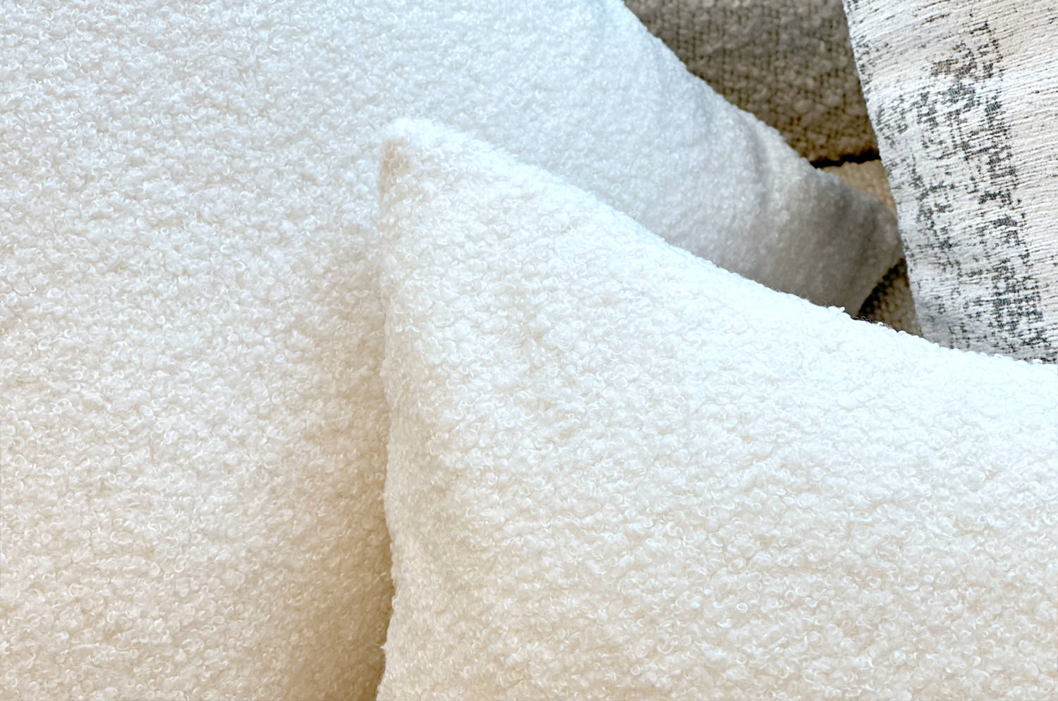 The Fluffy Boucle フラッフィーブークレ クッションカバー (ホワイト) 55×55cm 中材付 - HOUSE OF JAPAN Shop