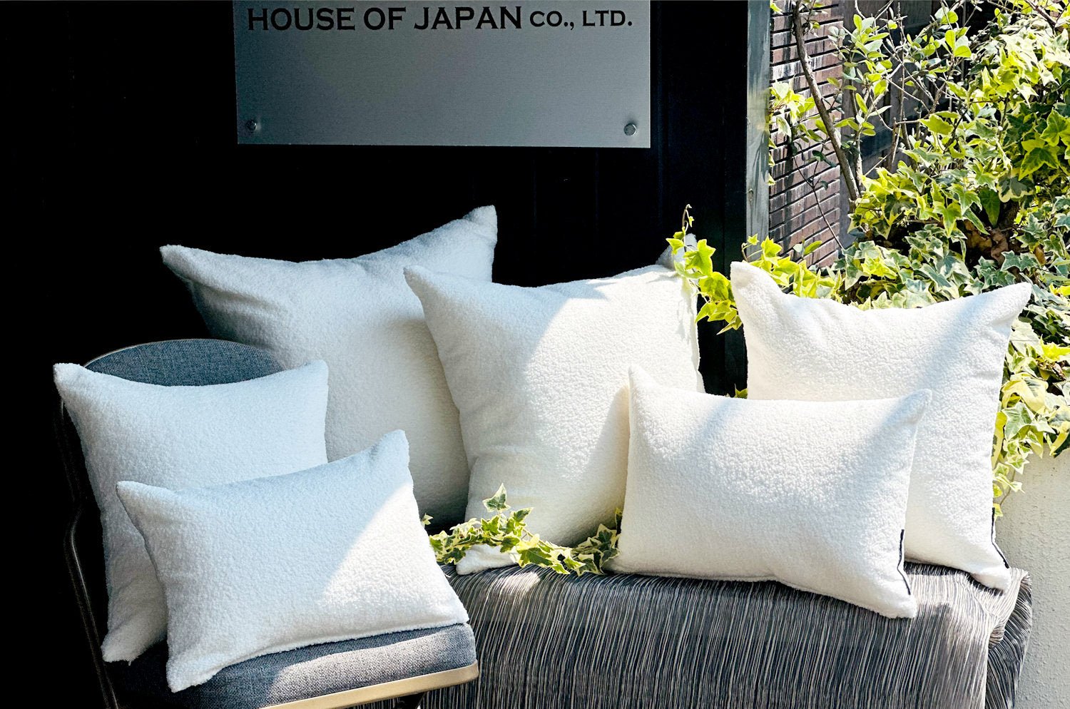 The Fluffy Boucle フラッフィーブークレ クッションカバー (ホワイト) 60×60cm - HOUSE OF JAPAN Shop