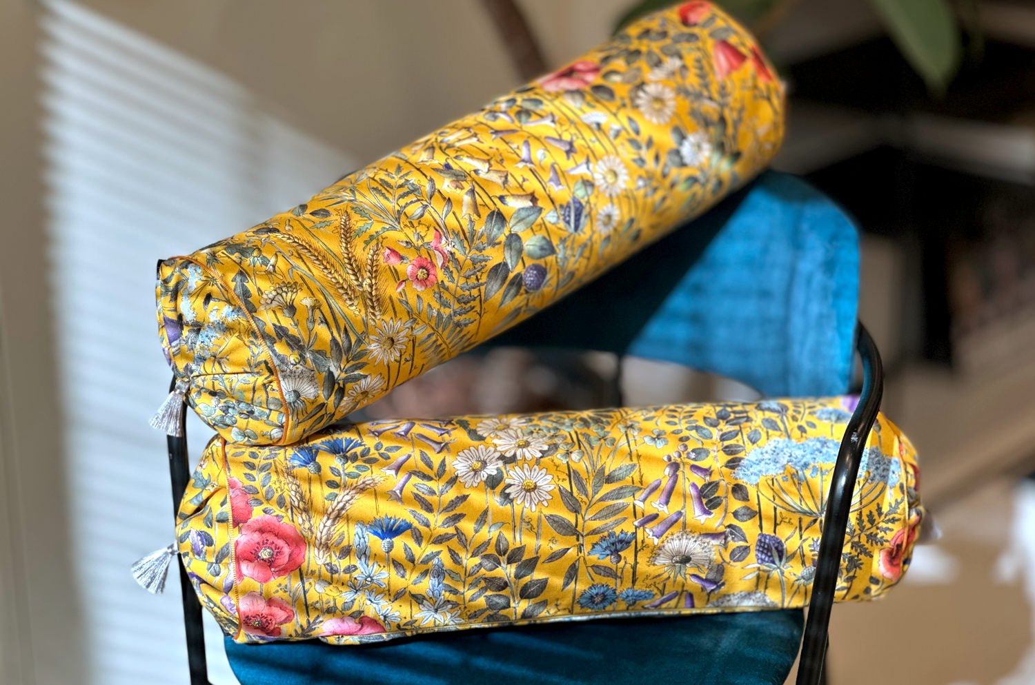 The FOND JAUNE 黄色の背景 フランス製コットン ボルスター クッション 50×16Φ 中材付 - HOUSE OF JAPAN Shop