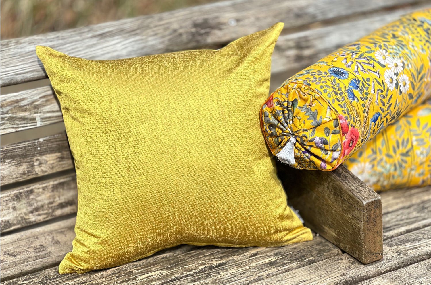 The FOND JAUNE 黄色の背景 フランス製コットン ボルスター クッション 50×16Φ 中材付 - HOUSE OF JAPAN Shop