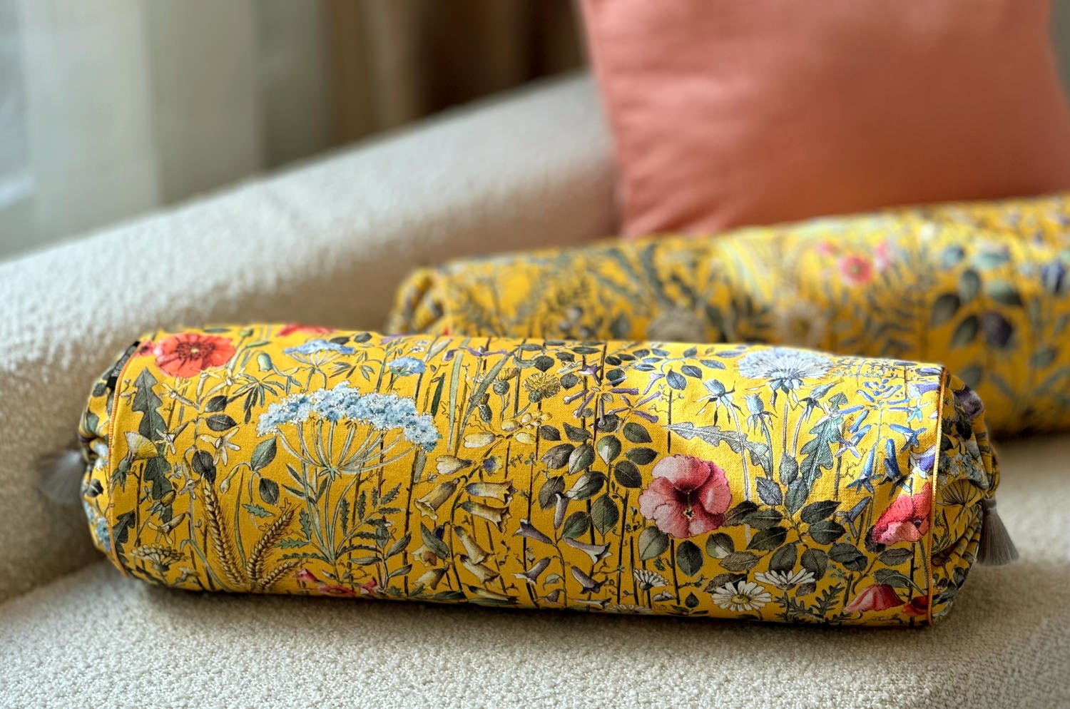 The FOND JAUNE 黄色の背景 フランス製コットン ボルスター クッション 50×16Φ 中材付 - HOUSE OF JAPAN Shop