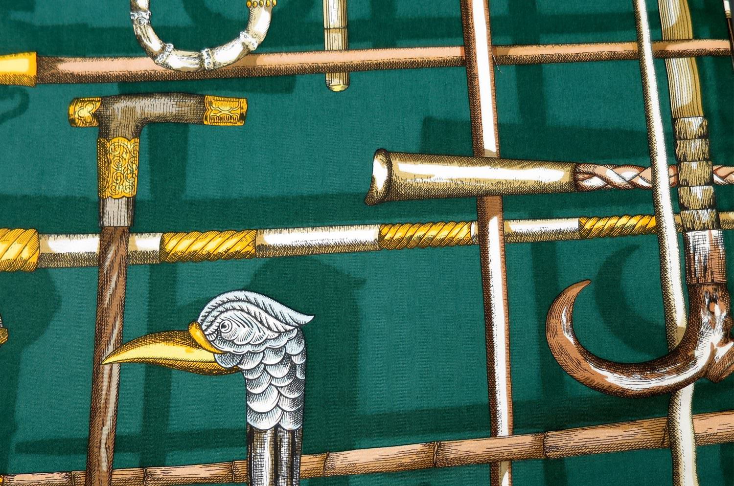 The Fornasetti ピエロフォルナセッティヴィンテージファブリック低反発シートクッション I BASTONIグリーンデザイン 40×40×5cm 中材付 - HOUSE OF JAPAN Shop