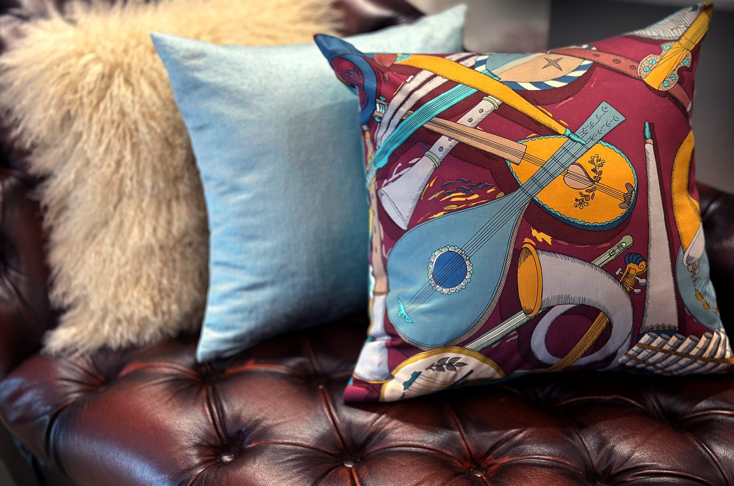 The Fornasetti ピエロフォルナセッティ&ジムトンプソンファブリック楽器柄ヴィンテージクッション パープルNo.04 50×50cm 中材付 - HOUSE OF JAPAN Shop