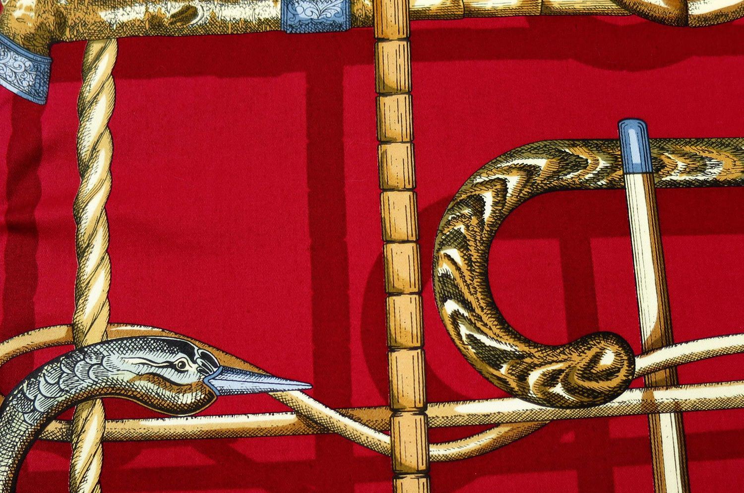 The Fornasetti ピエロフォルナセッティ Silk ヴィンテージファブリック低反発シートクッション I BASTONIレッドデザイン 40×40×5cm 中材付 - HOUSE OF JAPAN Shop