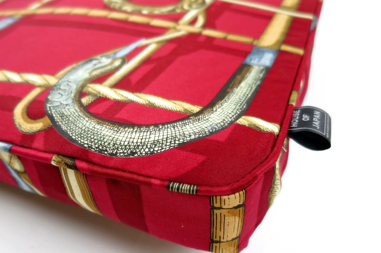 The Fornasetti ピエロフォルナセッティ Silk ヴィンテージファブリック低反発シートクッション I BASTONIレッドデザイン 40×40×5cm 中材付 - HOUSE OF JAPAN Shop