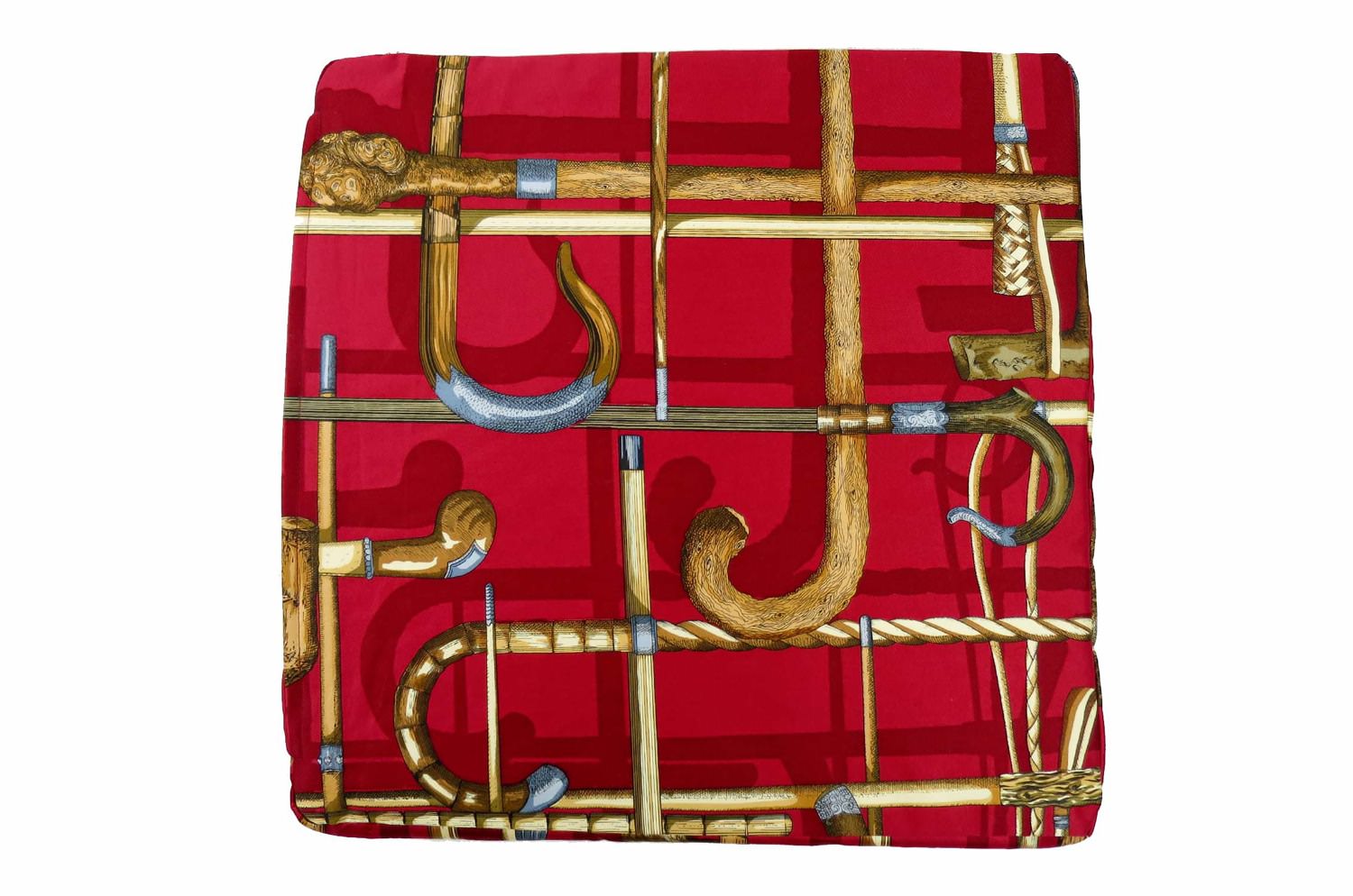 The Fornasetti ピエロフォルナセッティ Silk ヴィンテージファブリック低反発シートクッション I BASTONIレッドデザイン 40×40×5cm 中材付 - HOUSE OF JAPAN Shop