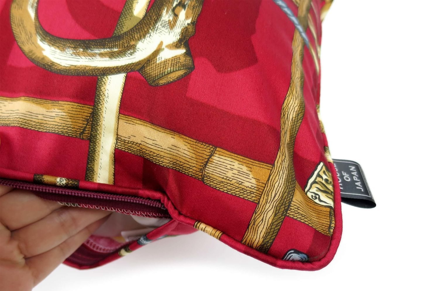 The Fornasetti ピエロフォルナセッティ Silk ヴィンテージファブリッククッション I BASTONIレッドデザイン 45×30cm 中材付 - HOUSE OF JAPAN Shop