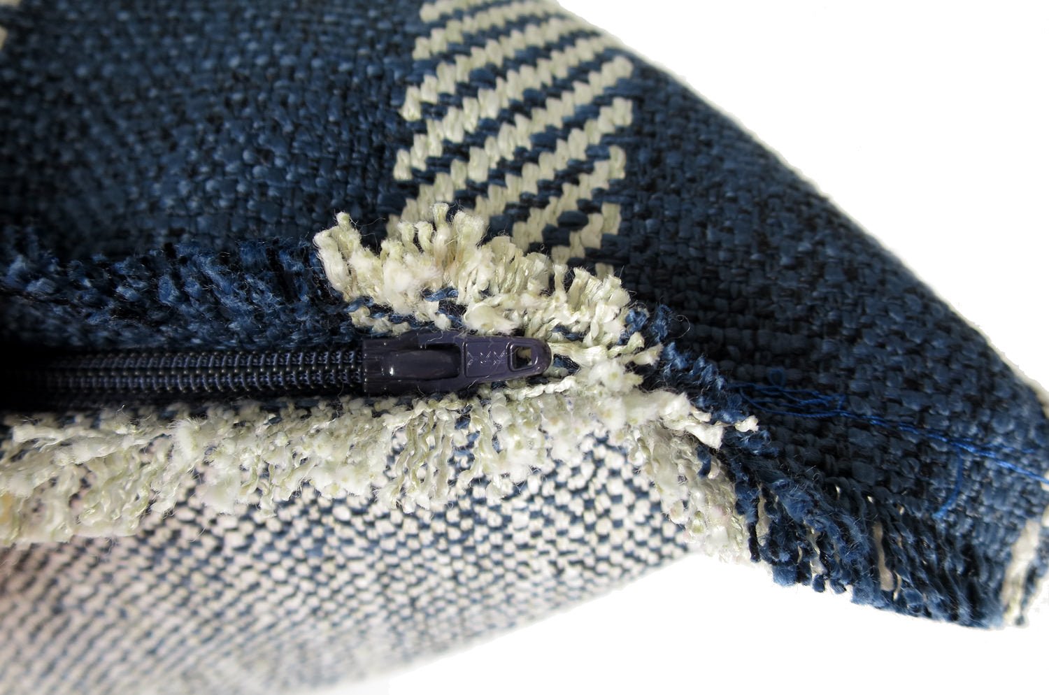 The Fringe リネンライク ジャカード ストライプ柄 フリンジ クッション インディゴ 50×30cm 中材付 - HOUSE OF JAPAN Shop