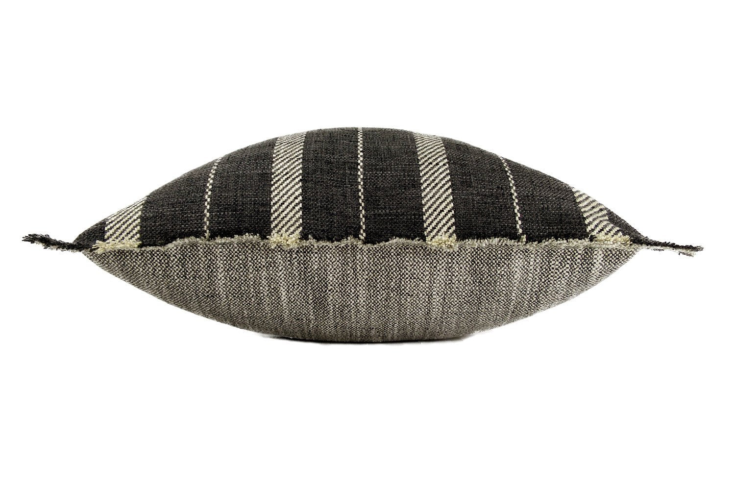 The Fringe リネンライクジャカード ストライプ柄フリンジ クッションカバー オニキス 50×50cm - HOUSE OF JAPAN Shop