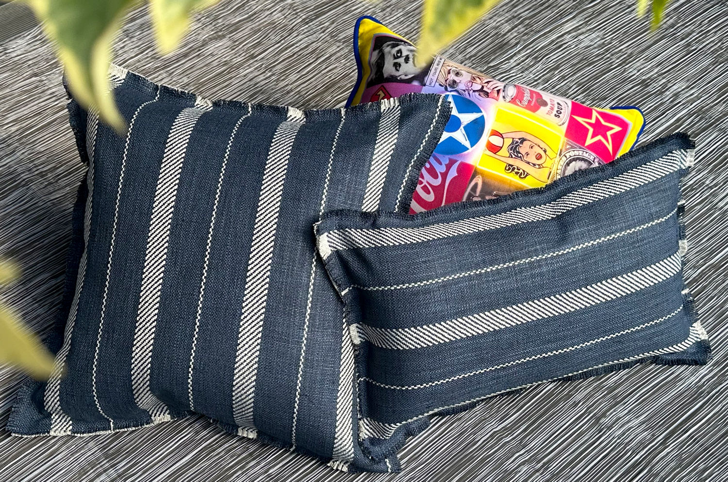 The Fringe リネンライク ジャカード ストライプ柄 フリンジ クッションカバー (インディゴ) 50×50cm - HOUSE OF JAPAN Shop