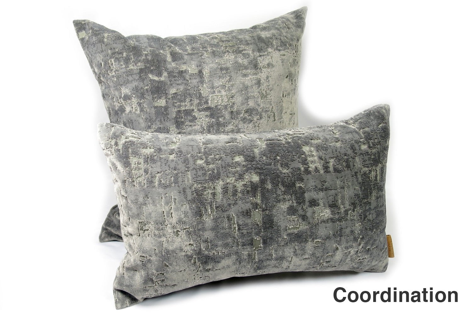 The GAVI アルマーニカーザ ガーヴィ ベルベットクッション(グレー) 48×30cm 中材付 - HOUSE OF JAPAN Shop