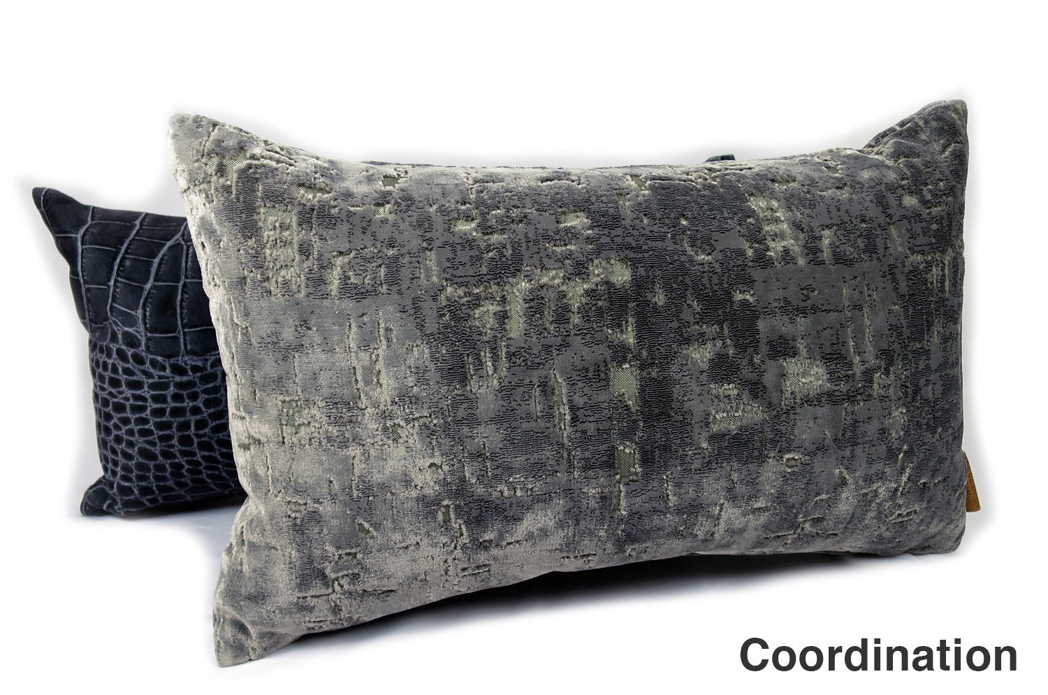 The GAVI アルマーニカーザ ガーヴィ ベルベットクッション(グレー) 48×30cm 中材付 - HOUSE OF JAPAN Shop