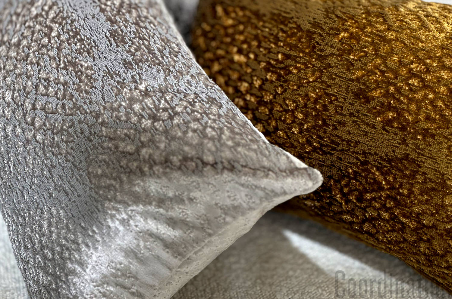 The Gilda ジルダ ベルベットクッション (ゴールドブラウン) 45×30cm 中材付 - HOUSE OF JAPAN Shop