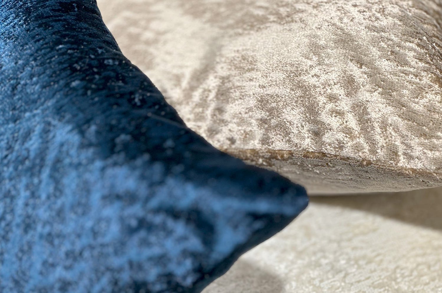 The Gilda ジルダ ベルベット クッション (パール) 45×30cm 中材付 - HOUSE OF JAPAN Shop