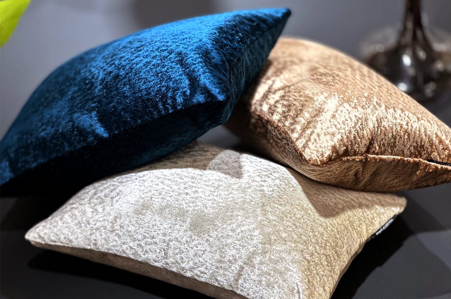 The Gilda ジルダ ベルベット クッション (ナイト) 45×30cm 中材付 - HOUSE OF JAPAN Shop