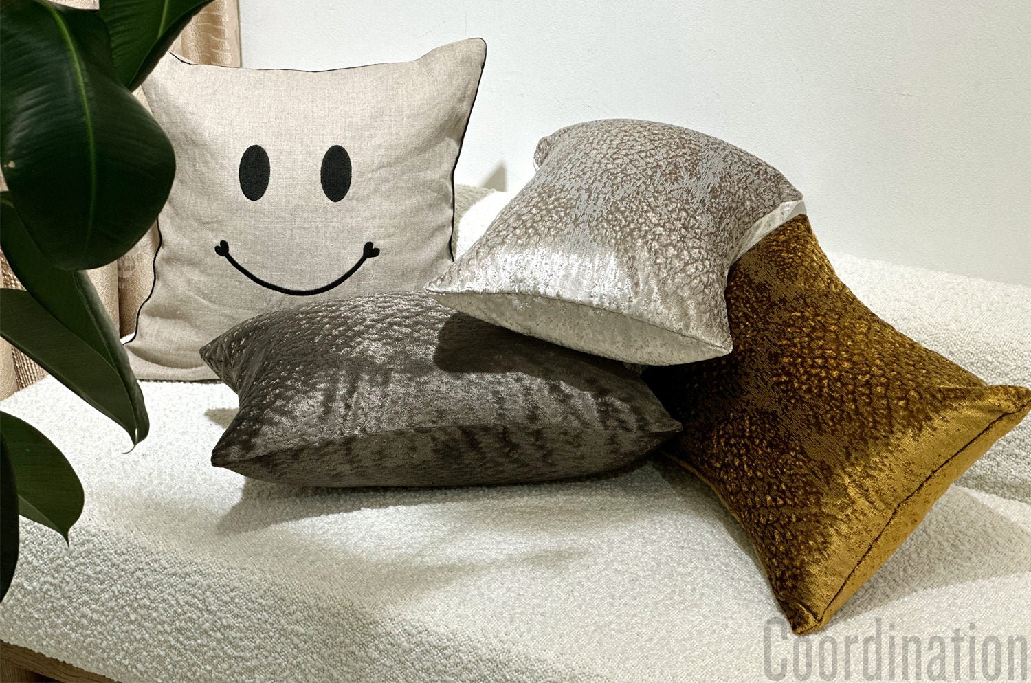 The Gilda ジルダ ベルベット クッション (シルバーベージュ) 45×30cm 中材付 - HOUSE OF JAPAN Shop