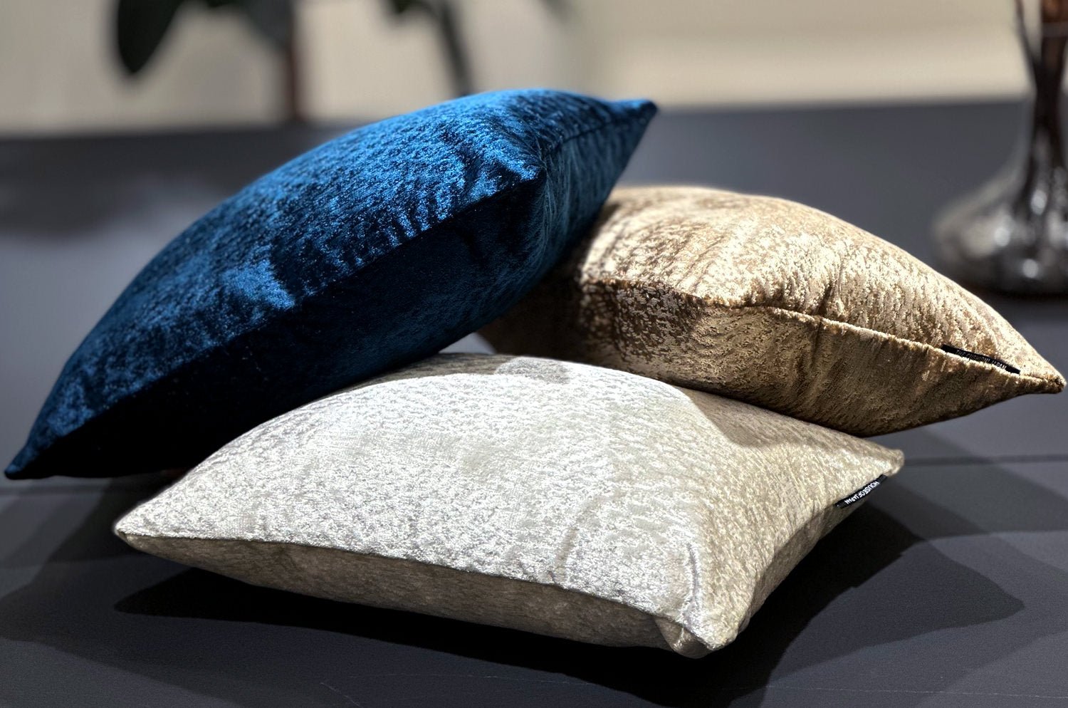 The Gilda ジルダ ベルベット クッション (デューン) 45×30cm 中材付 - HOUSE OF JAPAN Shop