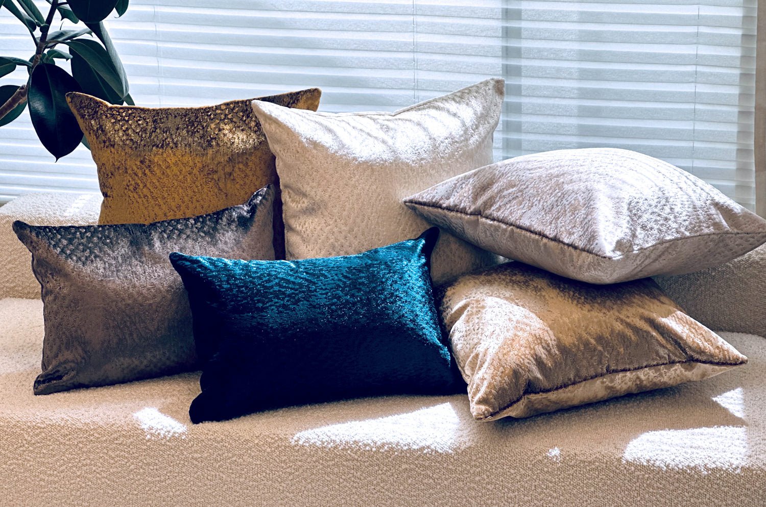 The Gilda ジルダ ベルベット クッションカバー (パール) 45×45cm - HOUSE OF JAPAN Shop